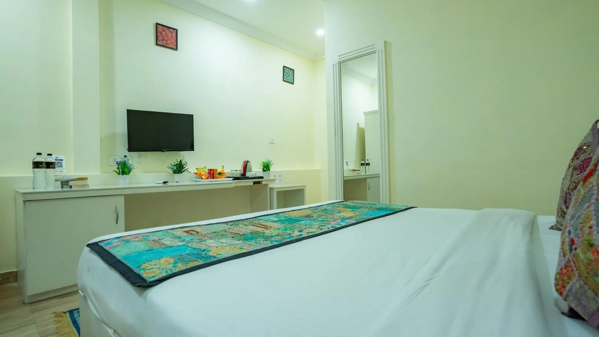 Tripli Hotels White Manor Udaipur 3*,