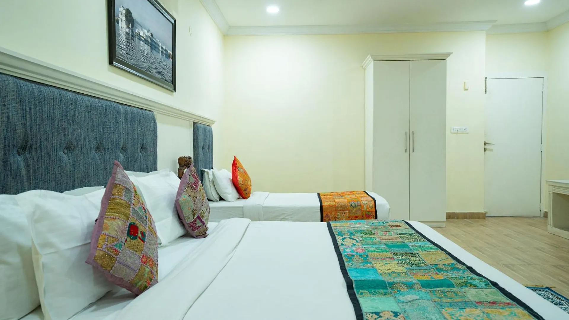 ***  Tripli Hotels White Manor Udaipur India