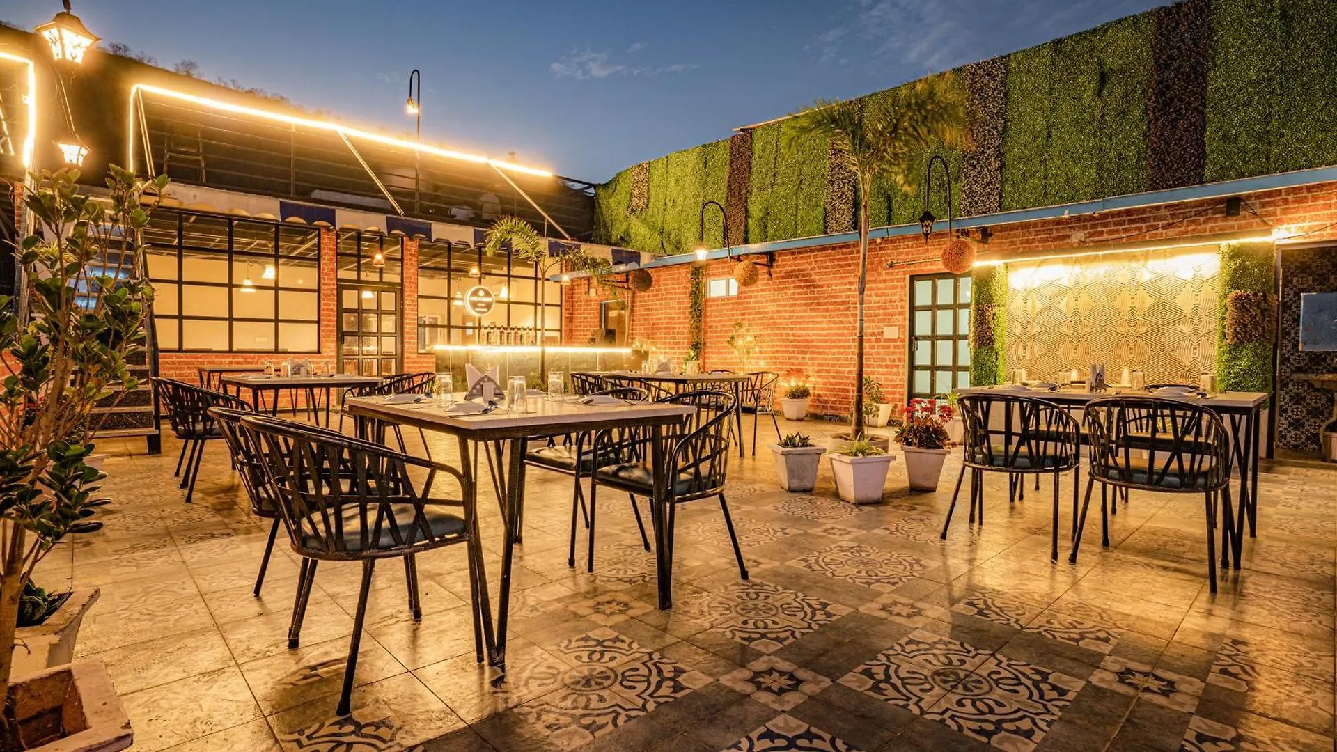 ***  Tripli Hotels White Manor Udaipur India