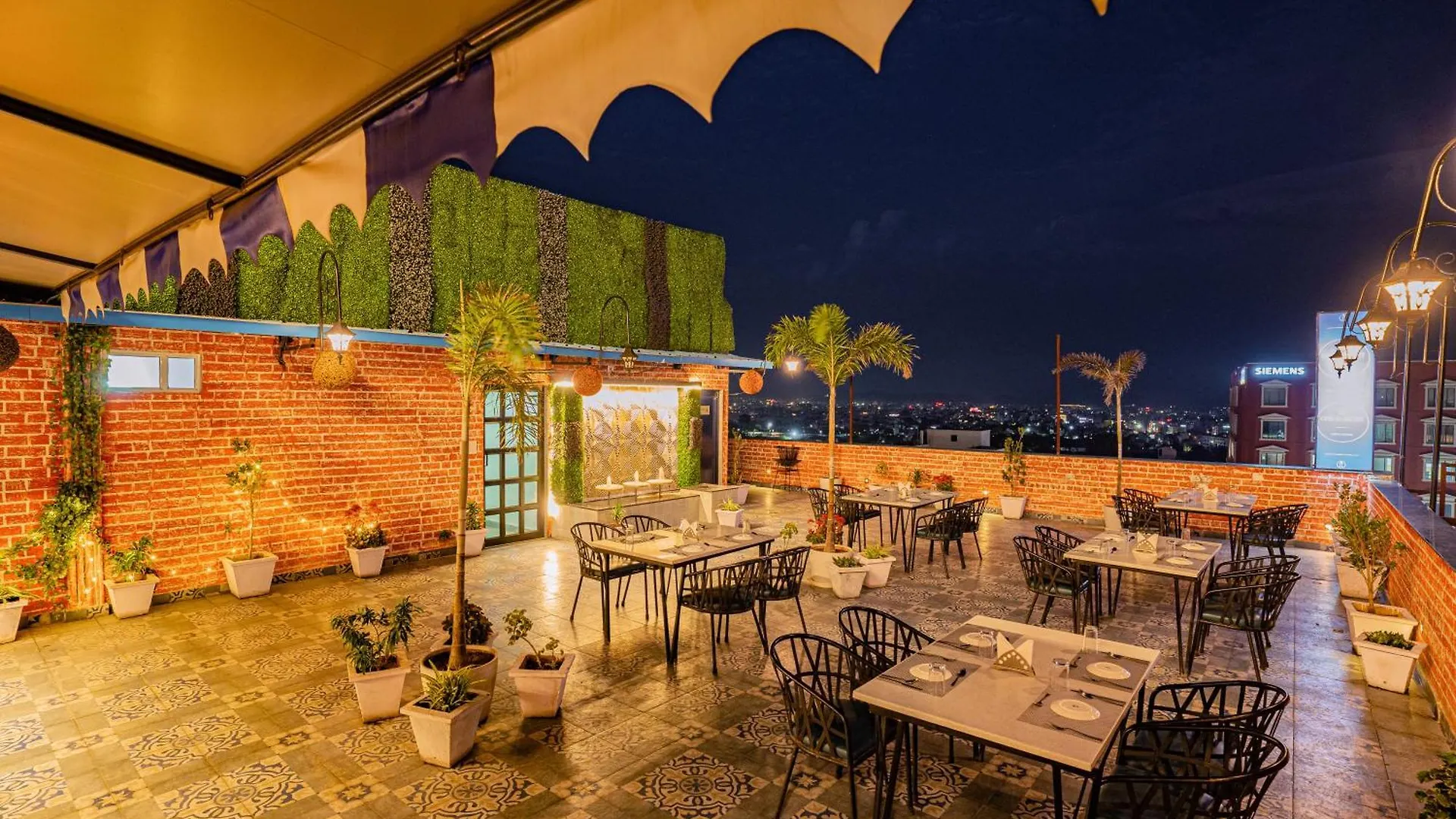 ***  Tripli Hotels White Manor Udaipur India